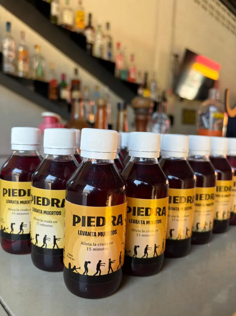 Botellas de Piedra, bebida para el día después